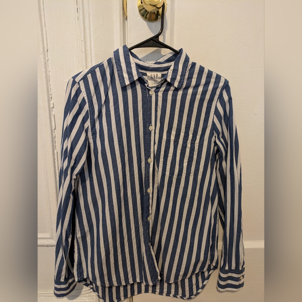 Gap women's blue and white stripe button up size small